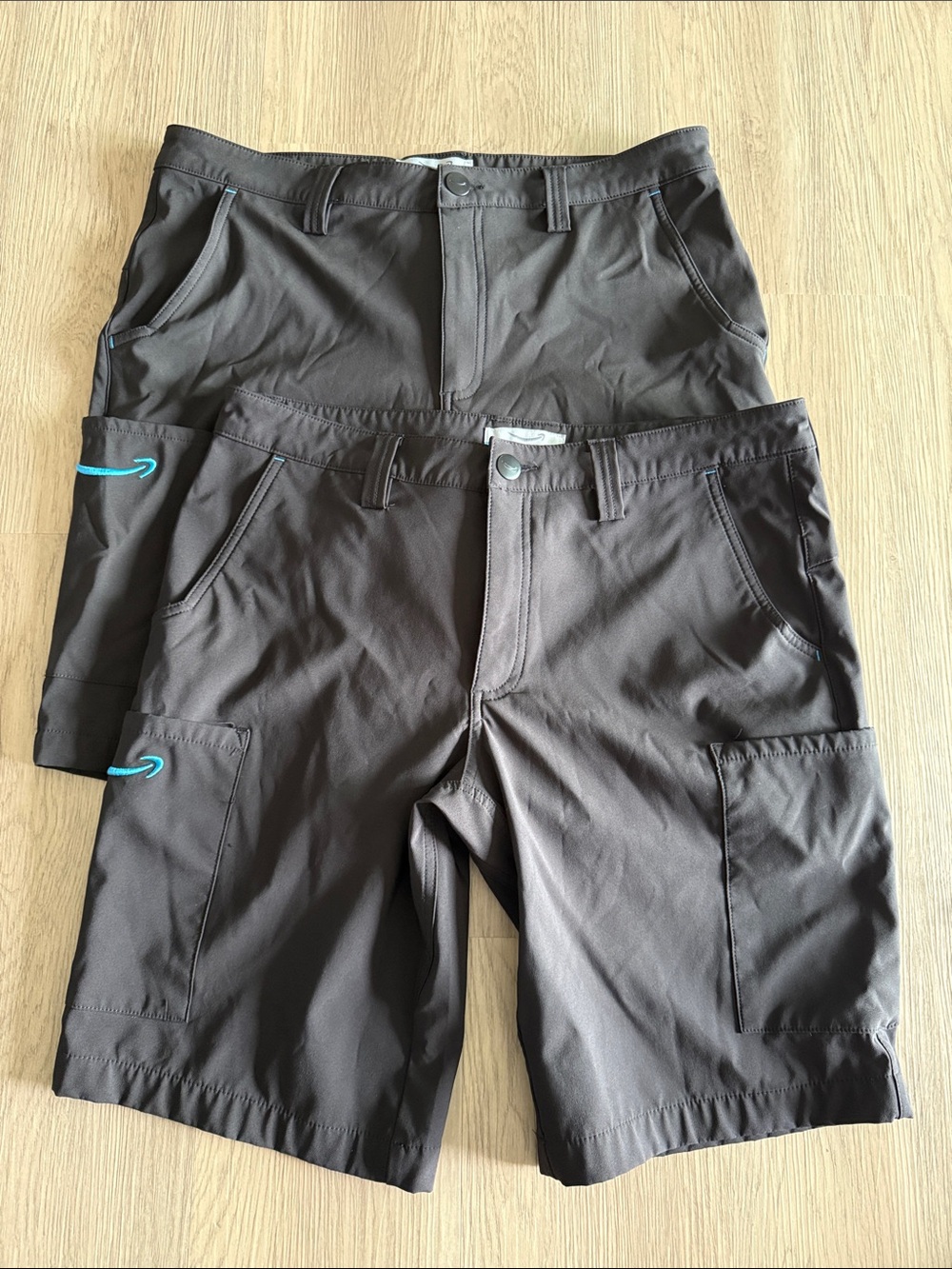 Amazon Men's Cargo Shorts in Dark Brown with Teal Accents Size Medium